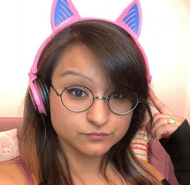 Aphmau (YouTuber) Wiki – Biography, Age, Husband, Children, Profession, Height, Lifestyle & More