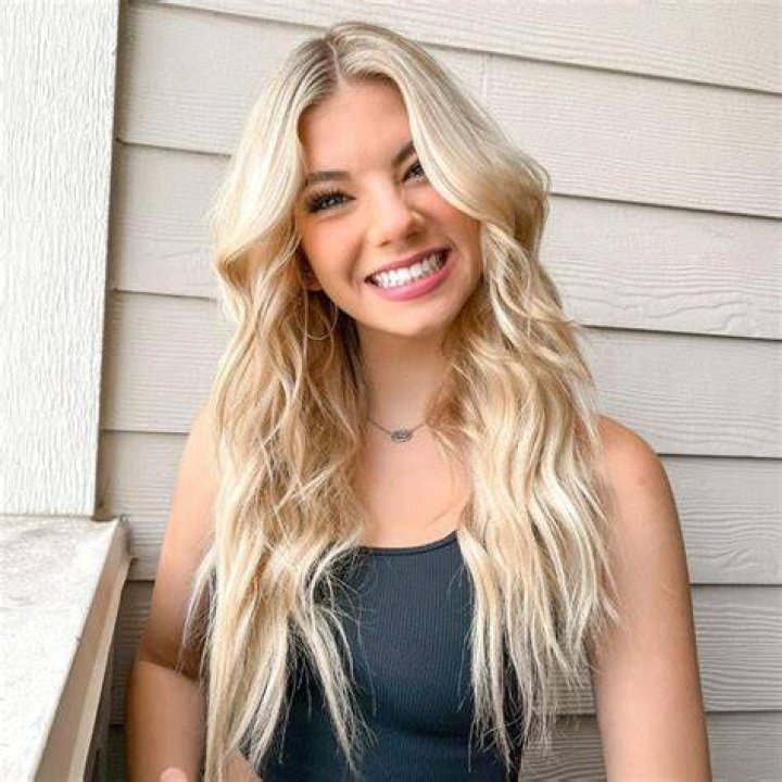 Ellerie Marie Age, Height, Ethnicity, Plastic Surgery 1 Ellerie Marie Age