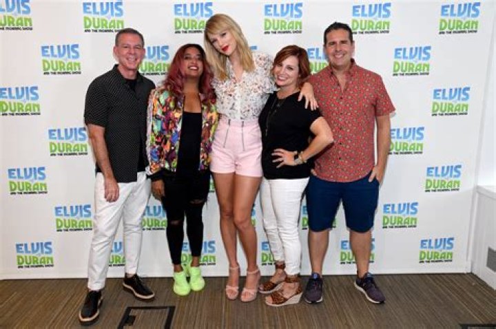 Elvis Duran Morning Show, Bio, Wiki, Age, Height, Husband, Salary, and Net Worth