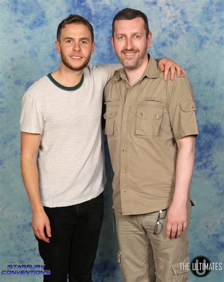 Iain De Caestecker Height