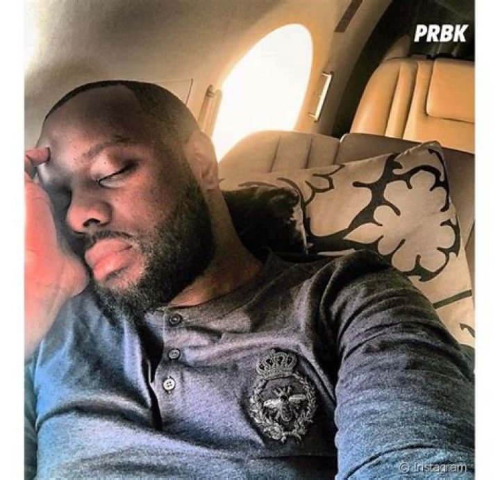 Maitre Gims sans lunettes