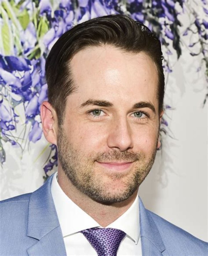 Niall Matter Actor, Bio, Wiki, Age, Height, Wife, Movies, Tv Shows and Net Worth