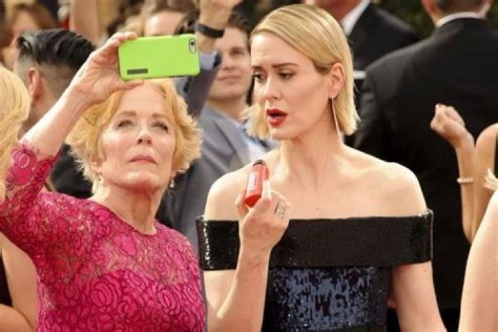 Sarah Paulson and Holland Taylor are Girlfriends. Dating But 32 Years Age Difference