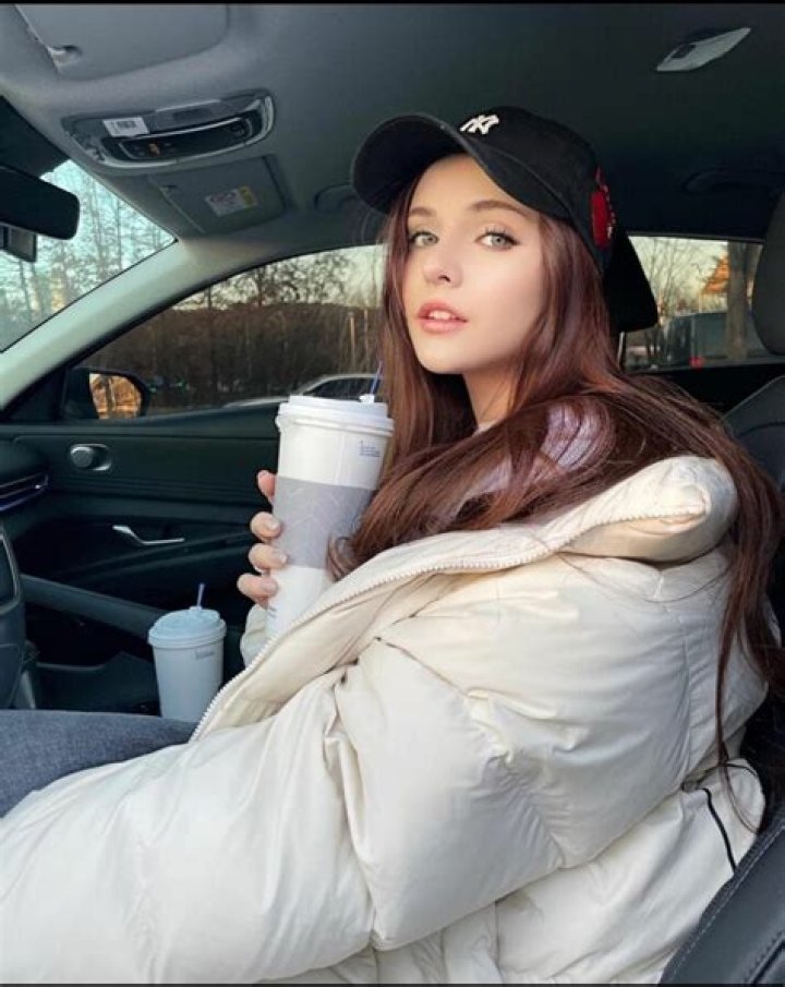 Sasha Song (Sandra Song) Biography, Wiki, Info, Details, Boyfriend, Height